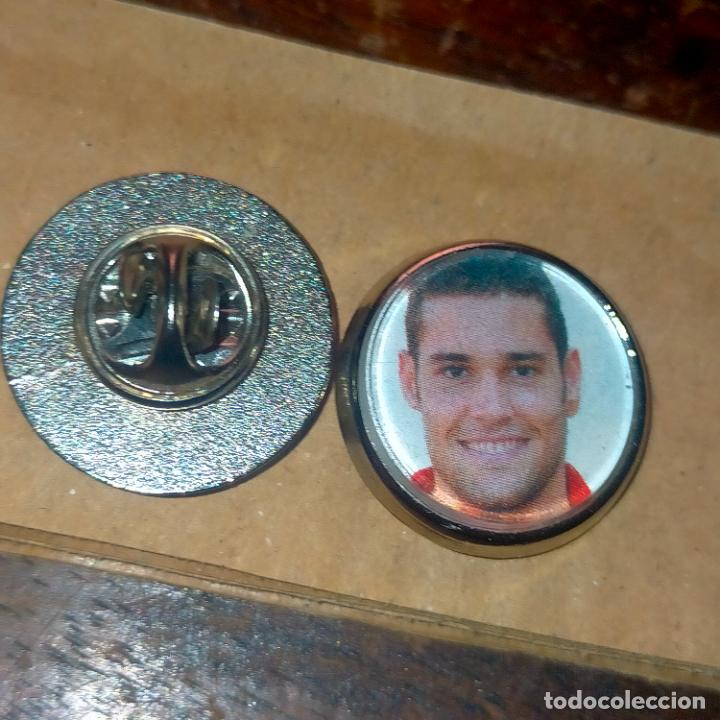 Pin's de collection: pin redondo metal - f&uacute;tbol equipo club Atl&eacute;tico de Madrid JUGADOR