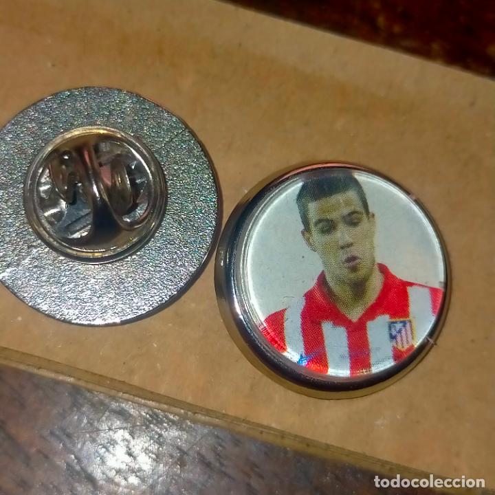 Pins e Spille di collezione: pin redondo metal - f&uacute;tbol equipo club Atl&eacute;tico de Madrid JUGADOR
