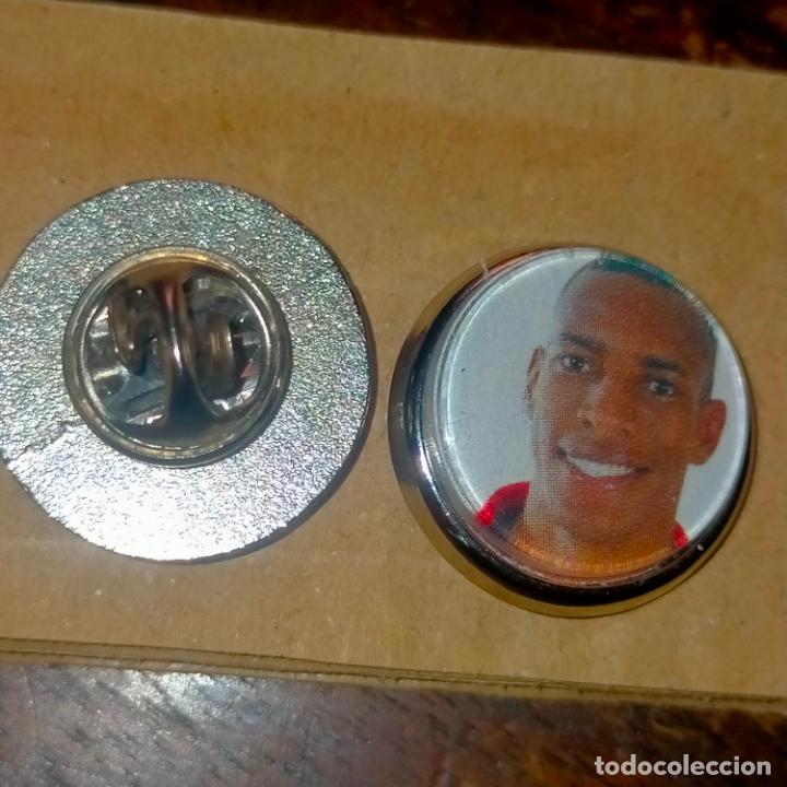 Pins e Spille di collezione: pin redondo metal - f&uacute;tbol equipo club Atl&eacute;tico de Madrid JUGADOR
