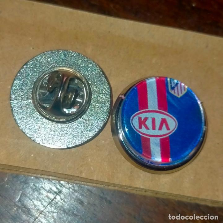 Pins e Spille di collezione: pin redondo metal - f&uacute;tbol equipo club Atl&eacute;tico de Madrid JUGADOR