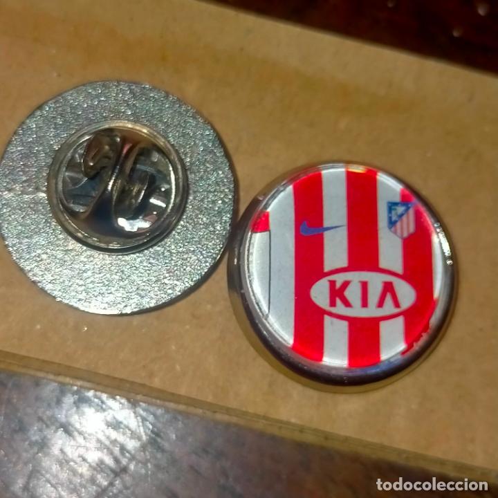 Pins e Spille di collezione: pin redondo metal - f&uacute;tbol equipo club Atl&eacute;tico de Madrid JUGADOR