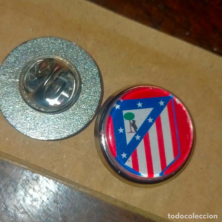 Pins e Spille di collezione: pin redondo metal - f&uacute;tbol equipo club Atl&eacute;tico de Madrid JUGADOR