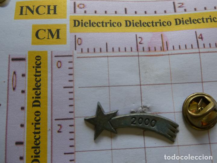 Pin's de collection: PIN DE NAVIDADES. FELIZ NAVIDAD 2000 ESTRELLA