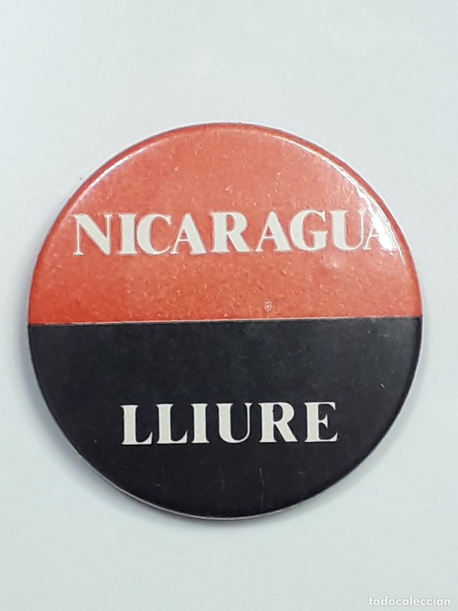 Pin's de collection: NICARAGUA LLIURE - ANTIGUO PIN CHAPA BOTON BADGET - POLITICA REIVINDICACION MANIFESTACION