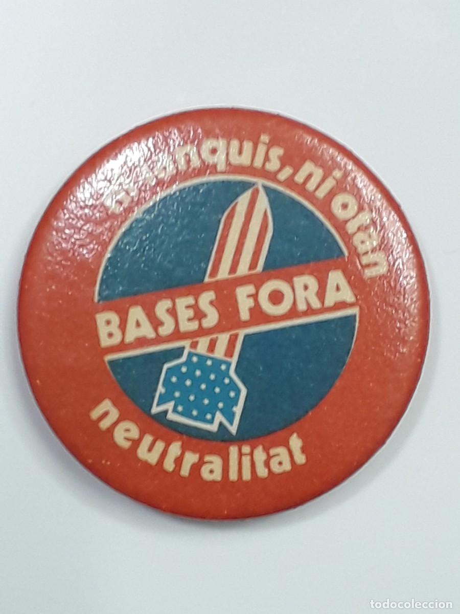 Pin's de collection: NI IANQUIS NI OTAN BASES FORA NEUTRALITAT - ANTIGUO PIN CHAPA BOTON BADGET - POLITICA MANIFESTACION