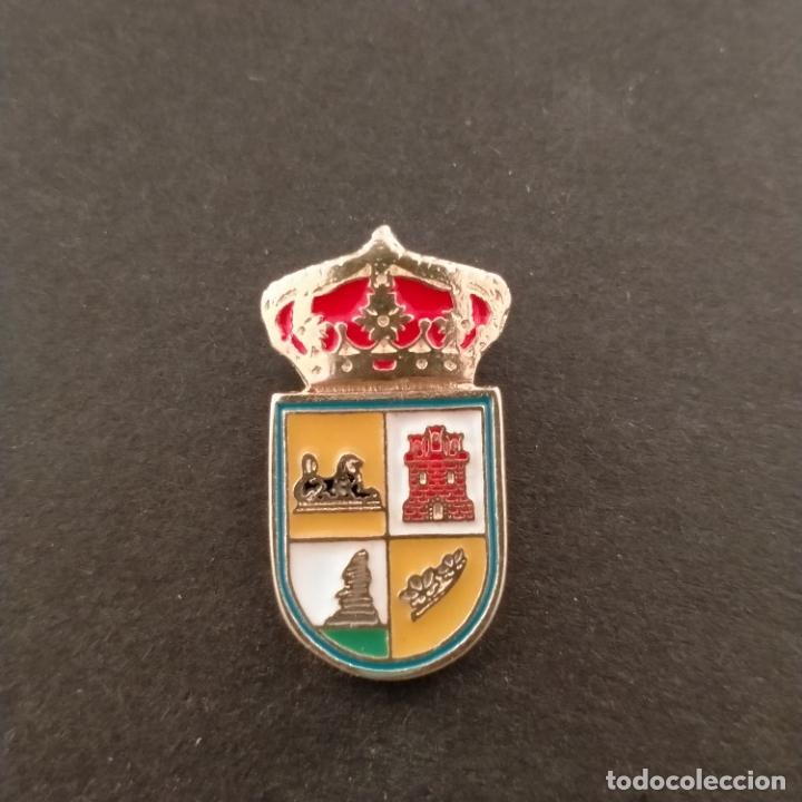 Pins de colecci&oacute;n: pin escudo Villanueva de la Concepci&oacute;n (M&Aacute;LAGA)
