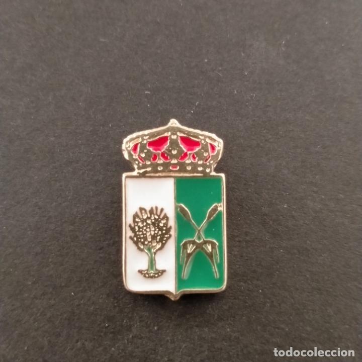 Pins de colecci&oacute;n: pin escudo Villanueva de Algaidas (M&Aacute;LAGA)