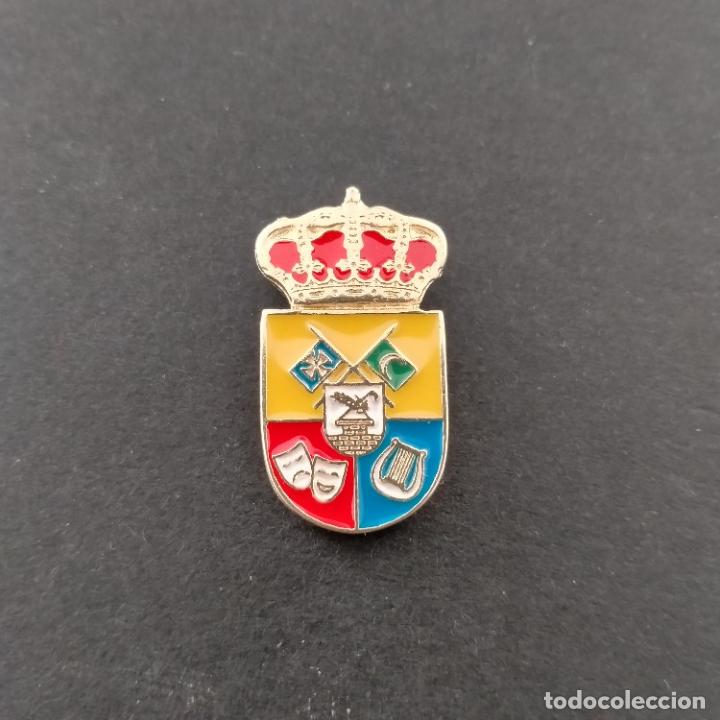 Pins de colecci&oacute;n: pin escudo Benamocarra (M&Aacute;LAGA)