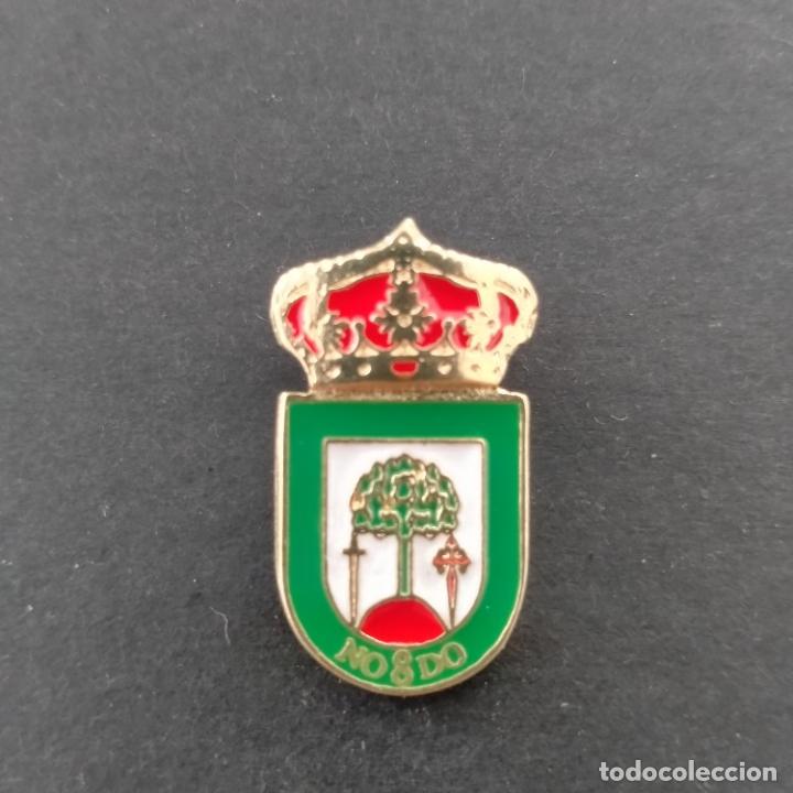 Pins de colecci&oacute;n: pin escudo Hinojos (HUELVA)