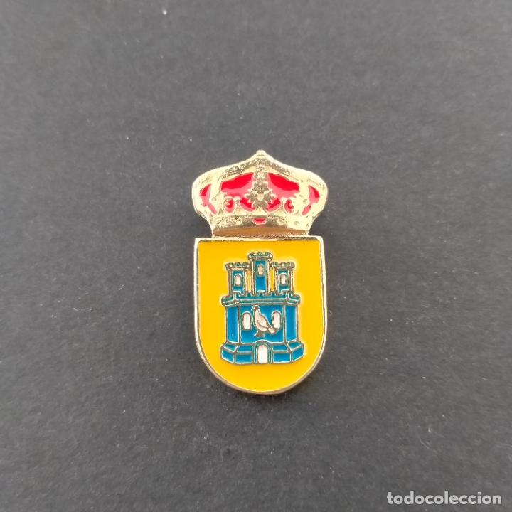 Pins de colecci&oacute;n: pin escudo Hinojales (HUELVA)