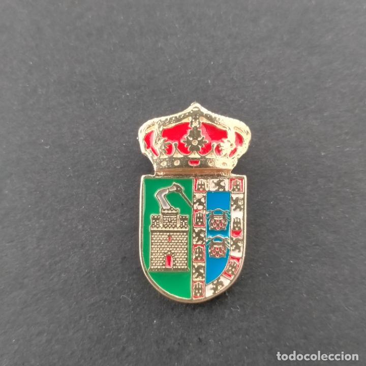 Pins de colecci&oacute;n: pin escudo Puebla de Guzm&aacute;n (HUELVA)