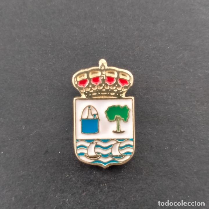 Pins de colecci&oacute;n: pin escudo Isla Cristina (HUELVA)
