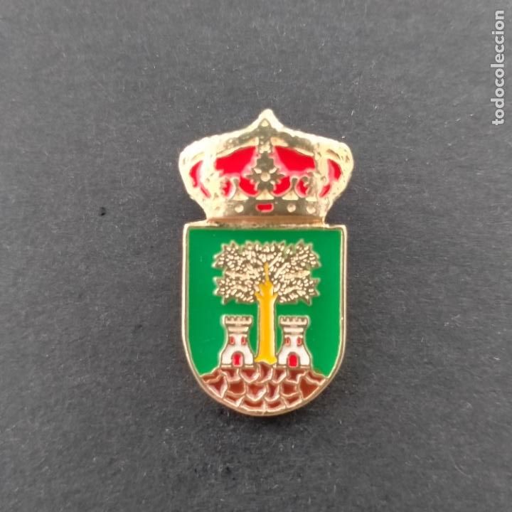 Pins de colecci&oacute;n: pin escudo El Almendro (HUELVA)