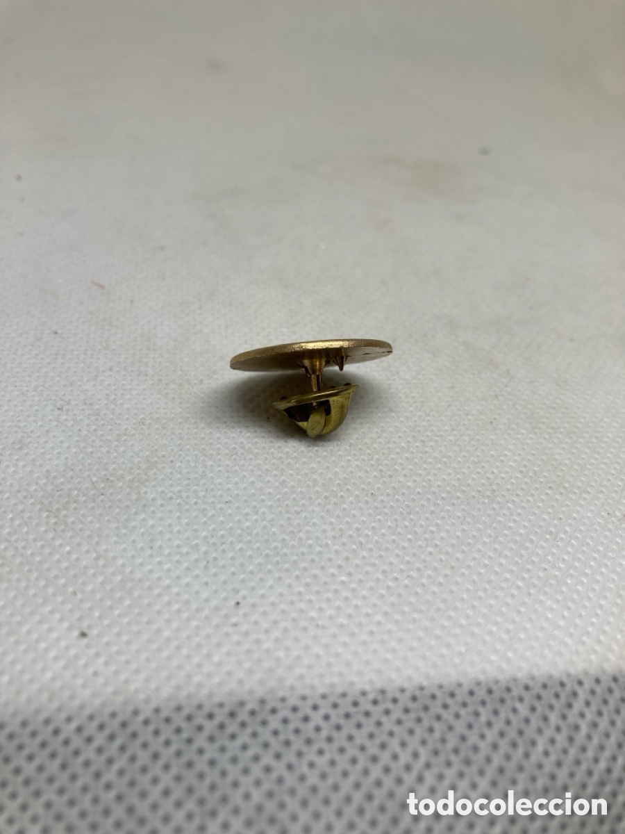 Pins de colecci&oacute;n: Pin dorado como nuevo - Foto 2