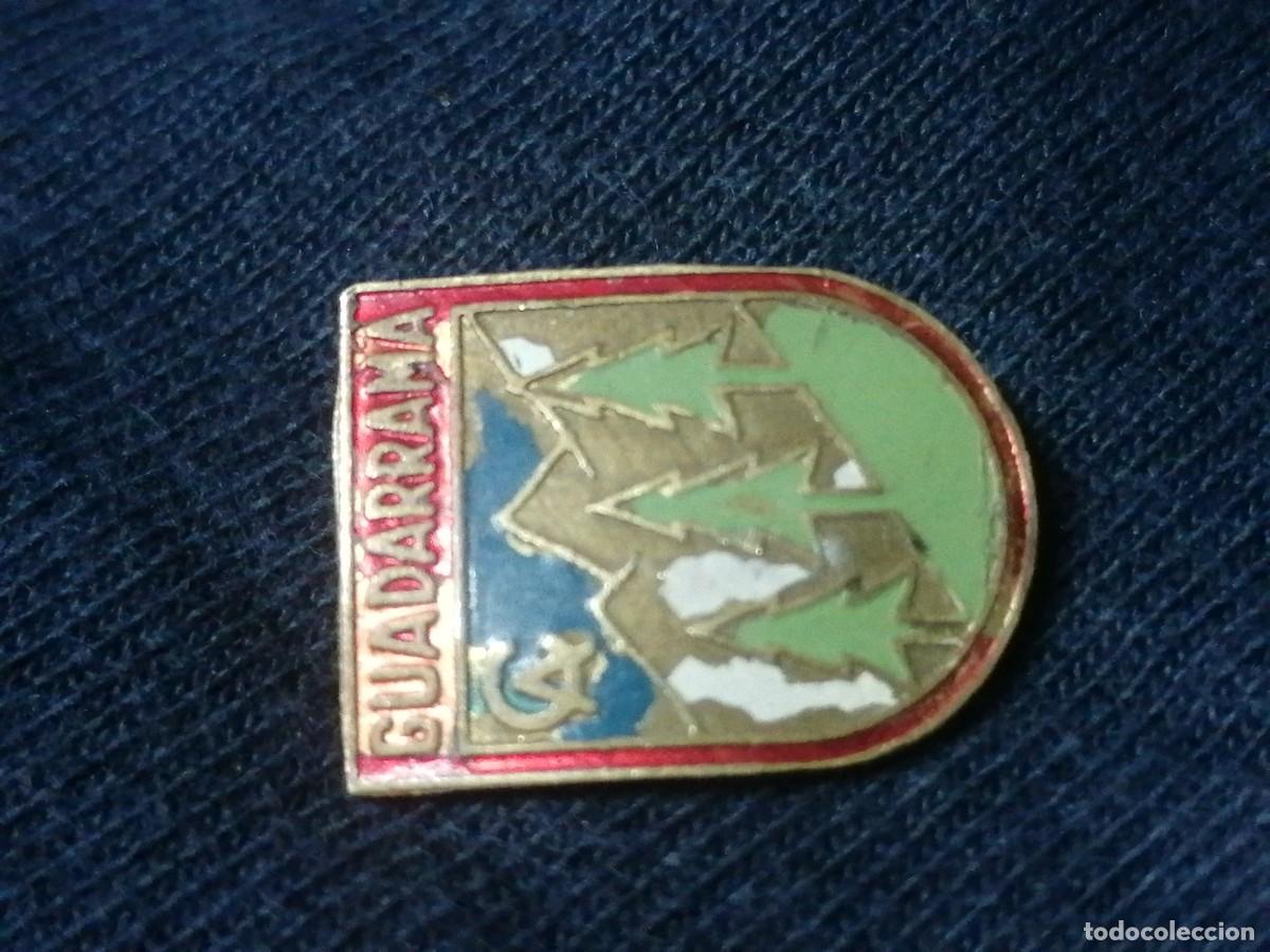 Pins de colecci&oacute;n: Pin tipo insignia tipo imperdible Guadarrama Comunidad de Madrid