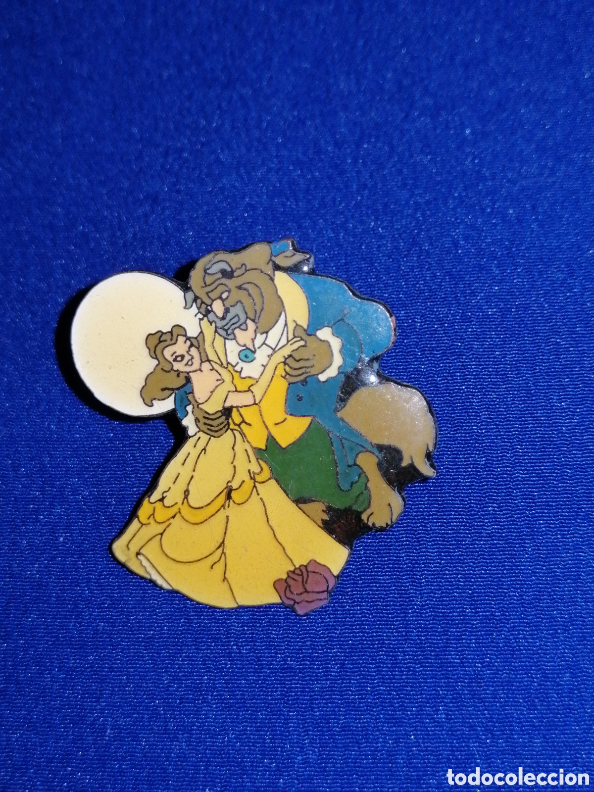 Pins de colecci&oacute;n: LA BELLA Y LA VESTIA PIN