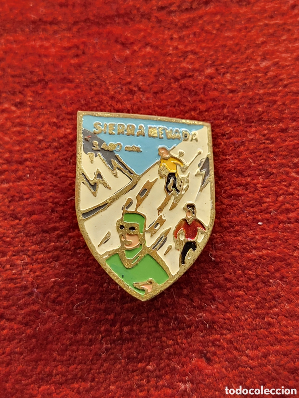 Pins de colecci&oacute;n: ANTIGUO PIN INSIGNIA BROCHE ESMALTADO DE ESQUI ESTACION DE SIERRA NEVADA A&Ntilde;OS 50 / 60