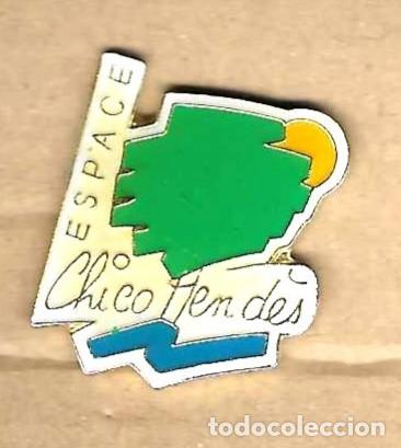 Pin's de collection: Pin Espace Chico Hendes. 132-247