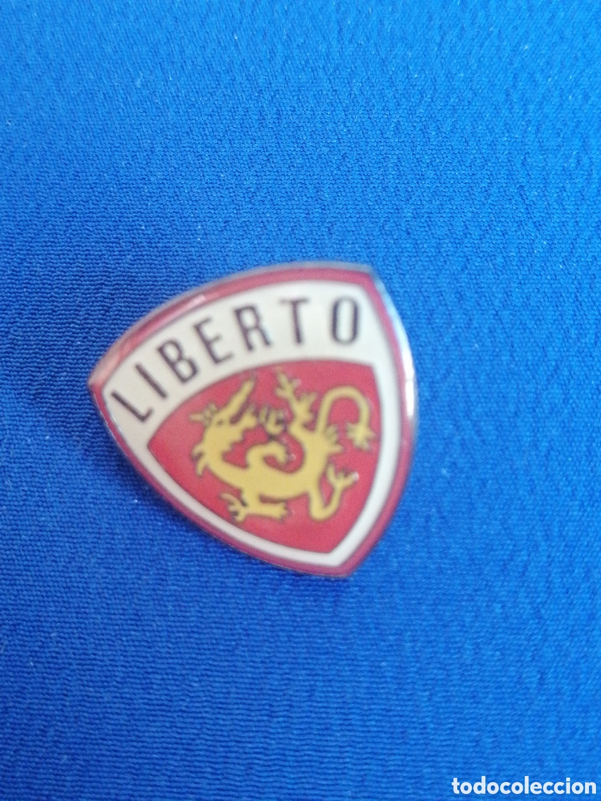 Pins de colecci&oacute;n: LIBERTO ROPA PIN