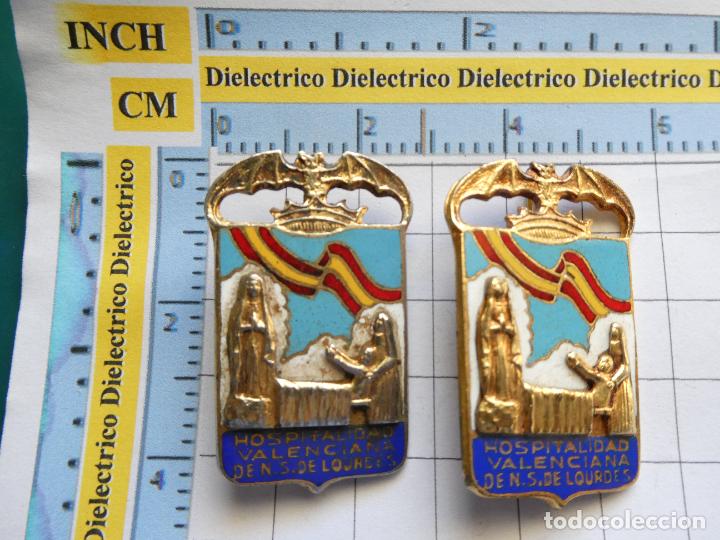 Sammlung von Pins: 2 ANTIGUAS INSIGNIAS ALFILER DE SOLAPA. HOSPITALIDAD VALENCIANA DE NUESTRA SE&Ntilde;ORA DE LOURDES