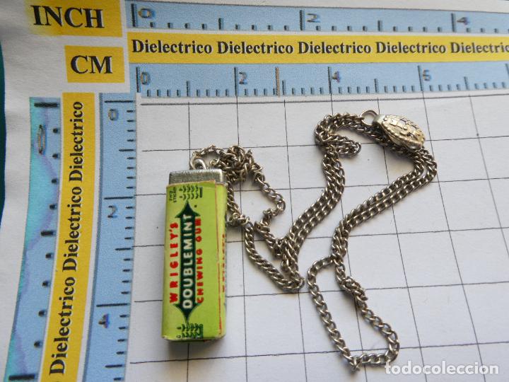 Pin's de collection: COLGANTE CON CADENA PAQUETE DE CHICLES WRIGLEY'S DOUBLE MINT CHEWING GUM