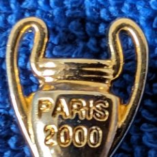 Pins de colección: PIN REAL MADRID - OCTAVA COPA DE EUROPA - PARIS 2000
