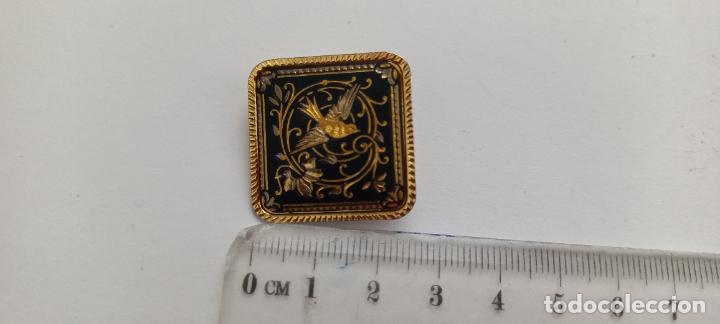 Pins de colecci&oacute;n: PIN DE ALFILER O BROCHE DAMASQUINADO. TOLEDO. PAJARO, AVE.