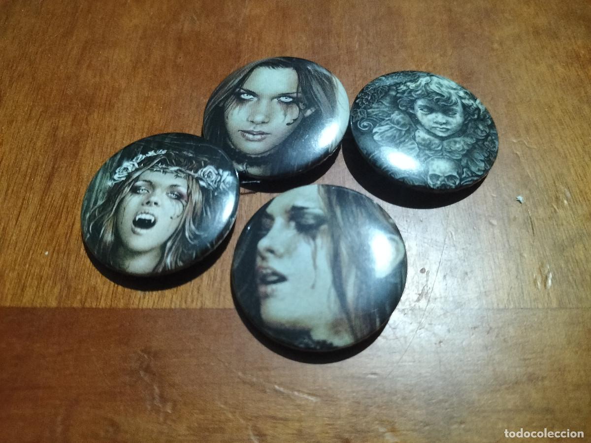 Pin's de collection: VICTORIA FRANC&Eacute;S. FAVOLE. COMIC. CHAPA. PIN. 31 MM. MET&Aacute;LICA POR DETR&Aacute;S. SIN USO.