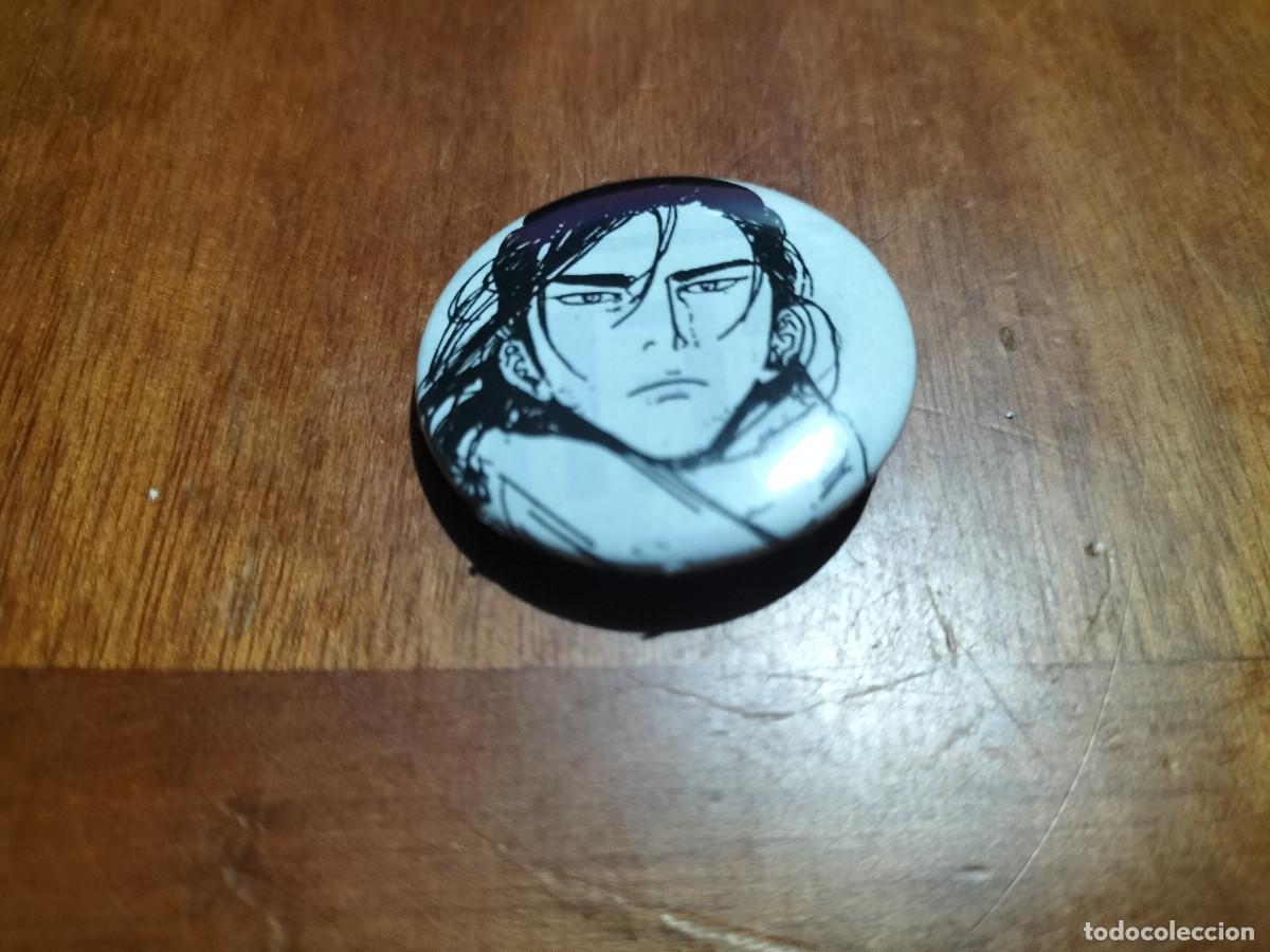 Sammlung von Pins: ISSAK 1 COMIC. CHAPA. PIN. 31 MM. MET&Aacute;LICA POR DETR&Aacute;S. SIN USO.