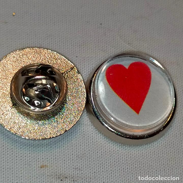 Collection pins: pin redondo metal - as de corazones coraz&oacute;n