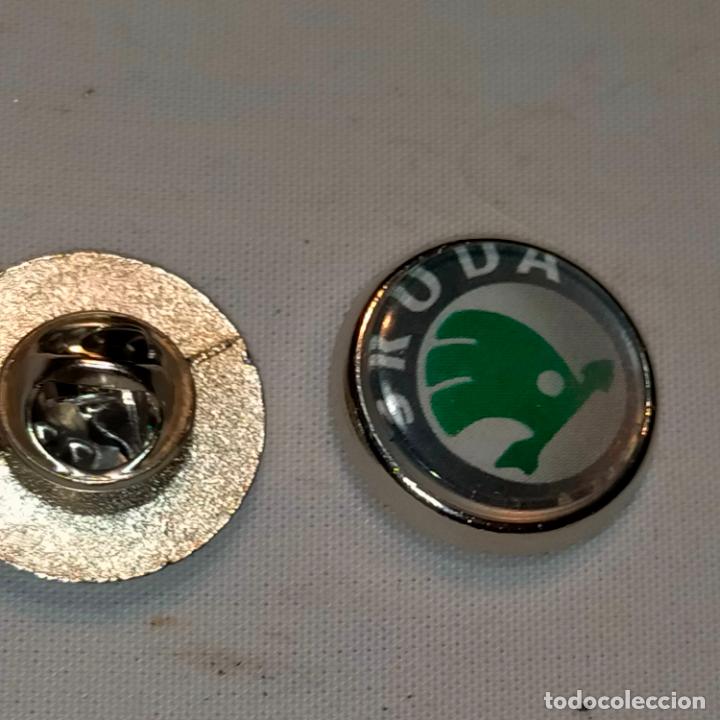 Collection pins: pin redondo metal - marca de coche auto skoda