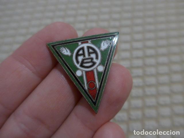 Pins de colecci&oacute;n: Antigua insignia esmaltada a identificar - Foto 2