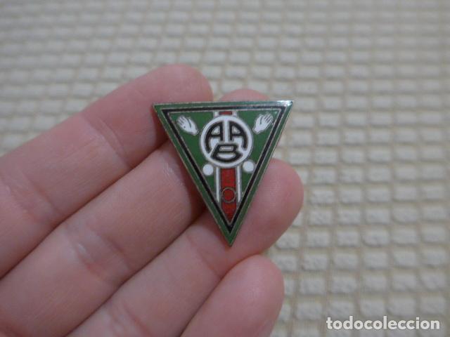 Pins de colecci&oacute;n: Antigua insignia esmaltada a identificar - Foto 1