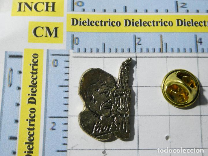 Pin's de collection: PIN DE TURISMO ? L'AUI L&Acirc;UI L&Auml;UI