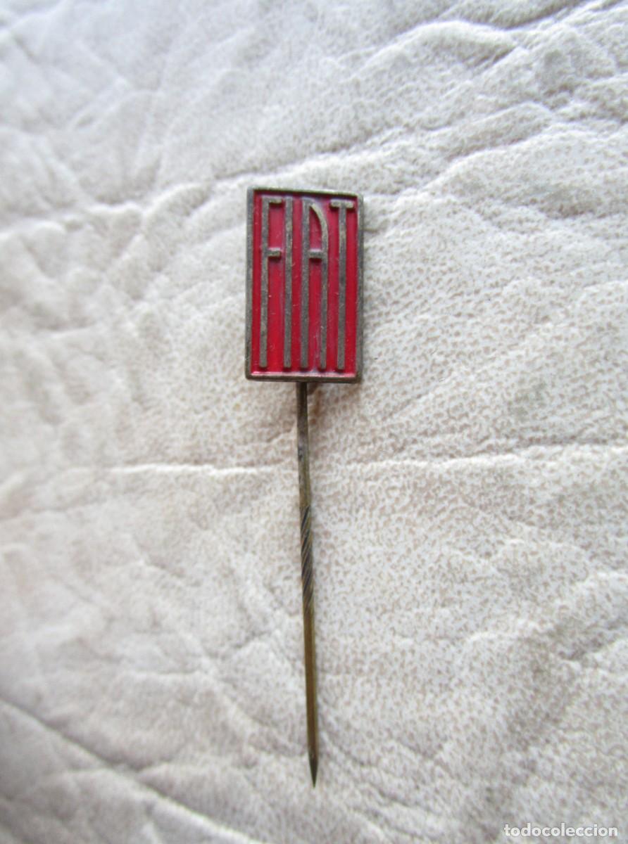 Pins de colecci&oacute;n: antiguo pin original modo aguja fiat automocion