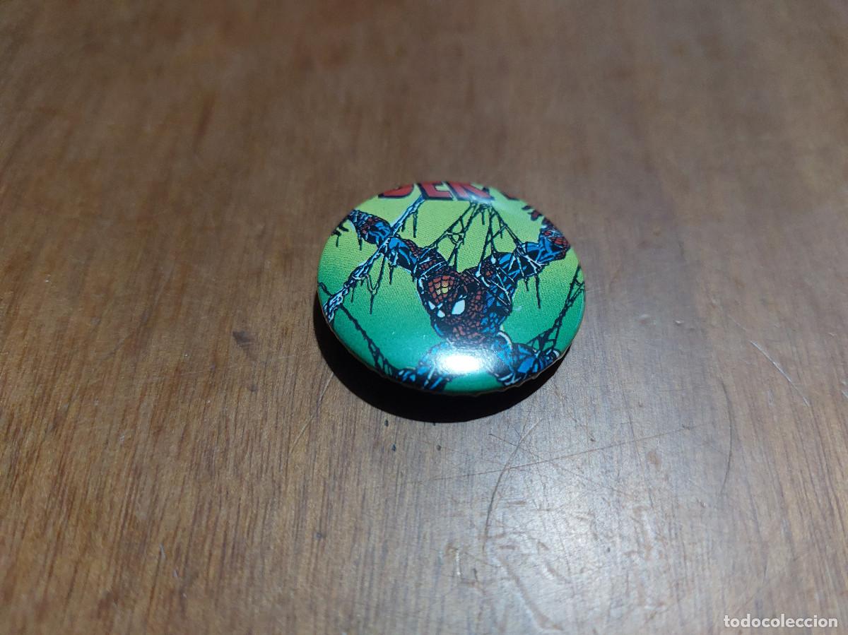Pins de colecci&oacute;n: SPIDERMAN VOLANDO. SUPERH&Eacute;ROES. COMIC. CHAPA. PIN. 31 MM. MET&Aacute;LICA POR DETR&Aacute;S. SIN USO. DIFICIL