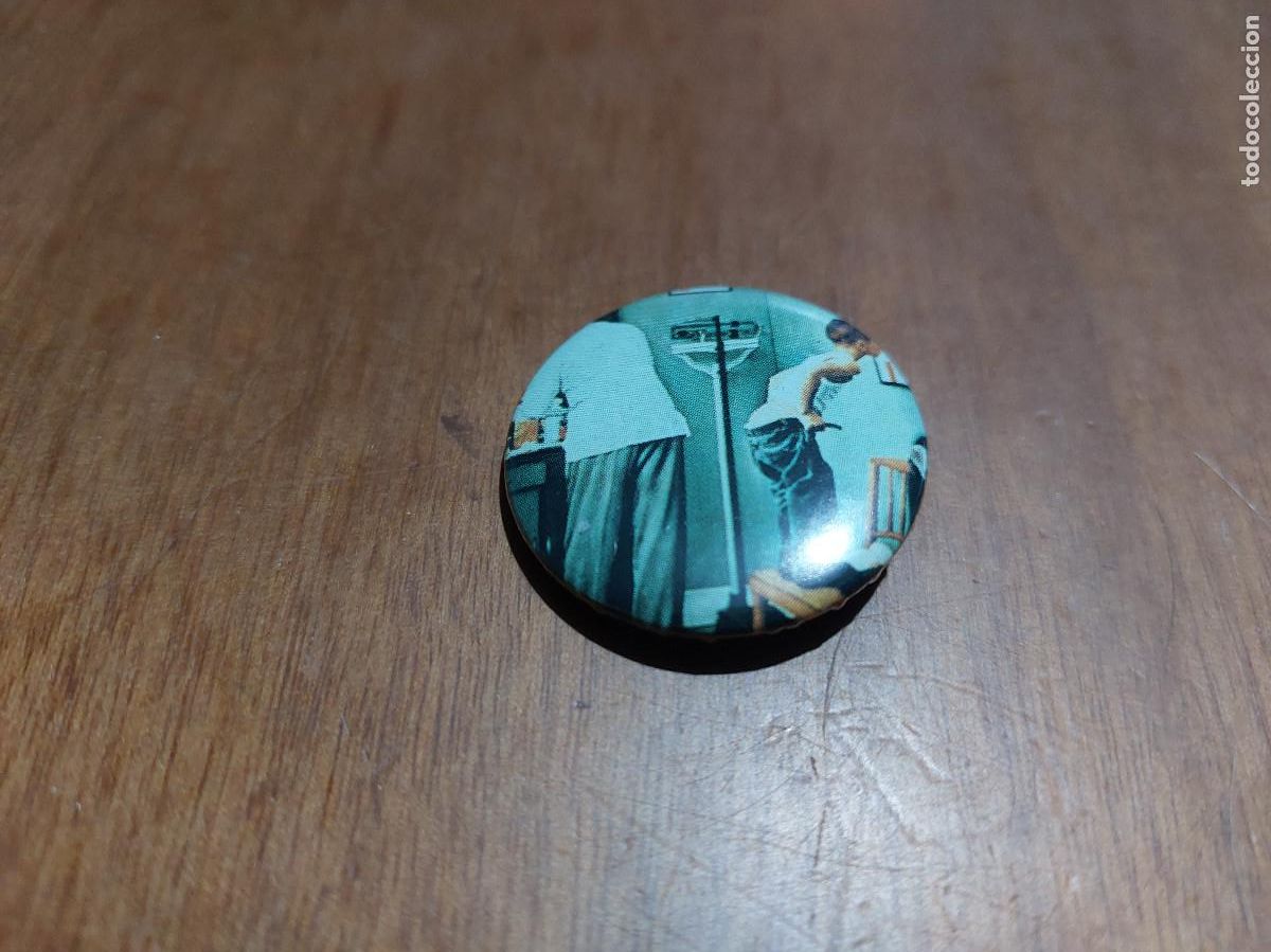 Pins de colecci&oacute;n: NORMAN ROCKWELL. COLECCI&Oacute;N CARTAS. CROMO. CHAPA. PIN. 31 MM. MET&Aacute;LICA POR DETR&Aacute;S. SIN USO. DIFICIL