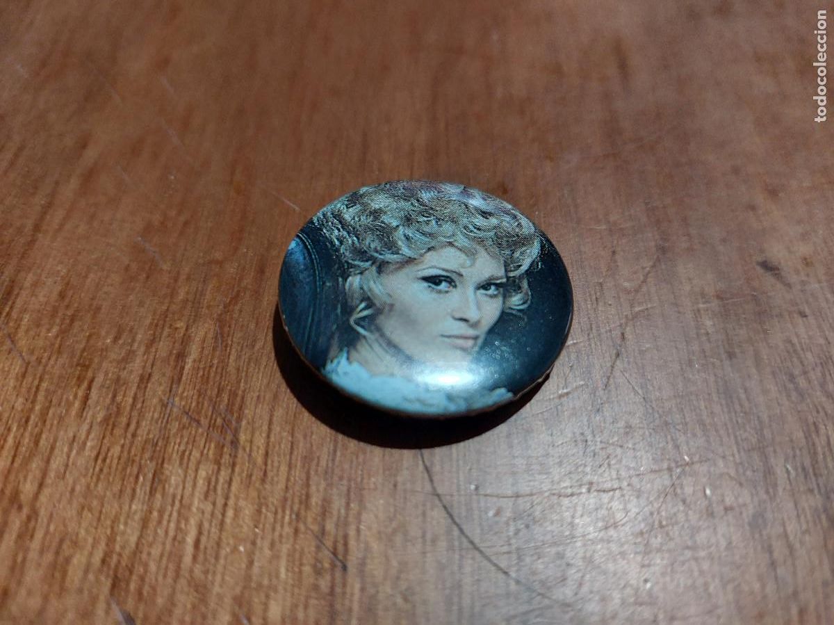Pins de colecci&oacute;n: FAYE DUNAWAY. ACTRIZ. CINE. CHAPA. PIN. 31 MM. MET&Aacute;LICA POR DETR&Aacute;S. SIN USO. DIFICIL