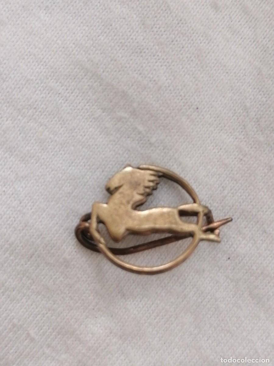Pins de colecci&oacute;n: PIN insignia tipo imperdible s&iacute;mbolo Pegaso