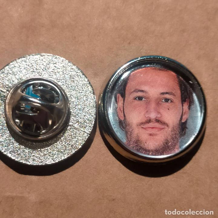 Collection pins: pin redondo metal - f&uacute;tbol equipo club OSASUNA JUGADOR