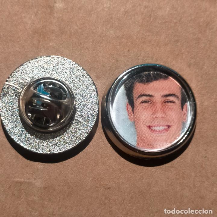 Collection pins: pin redondo metal - f&uacute;tbol equipo club OSASUNA JUGADOR