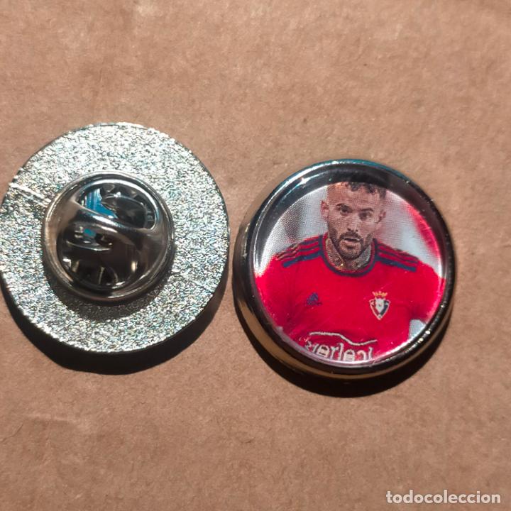 Pins de cole&ccedil;&atilde;o: pin redondo metal - f&uacute;tbol equipo club OSASUNA JUGADOR