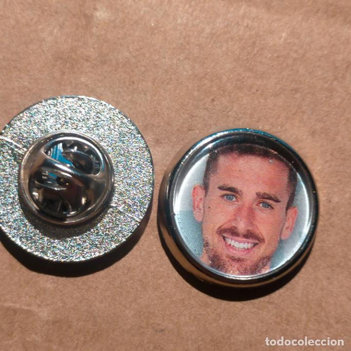 Pins de cole&ccedil;&atilde;o: pin redondo metal - f&uacute;tbol equipo club OSASUNA JUGADOR
