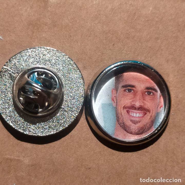 Collection pins: pin redondo metal - f&uacute;tbol equipo club OSASUNA JUGADOR