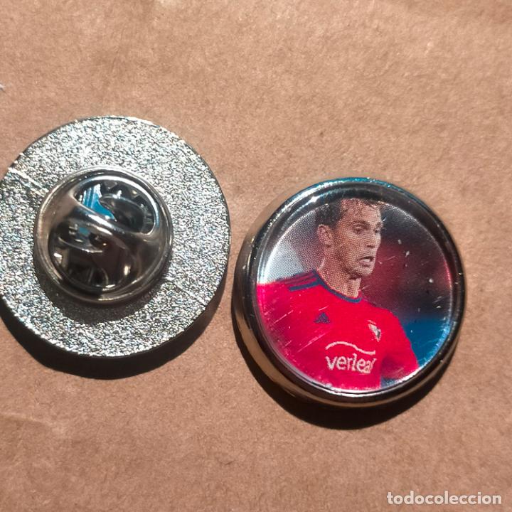 Pins de cole&ccedil;&atilde;o: pin redondo metal - f&uacute;tbol equipo club OSASUNA JUGADOR