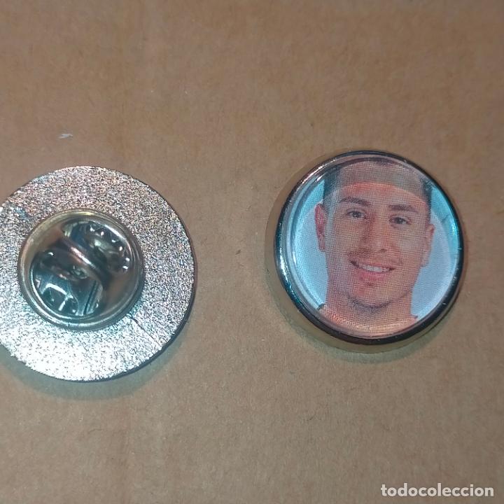 Pin's de collection: pin redondo metal - f&uacute;tbol equipo club Atl&eacute;tico de Madrid JUGADOR