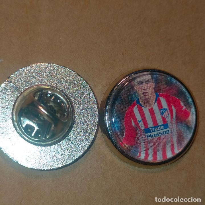 Collection pins: pin redondo metal - f&uacute;tbol equipo club Atl&eacute;tico de Madrid JUGADOR