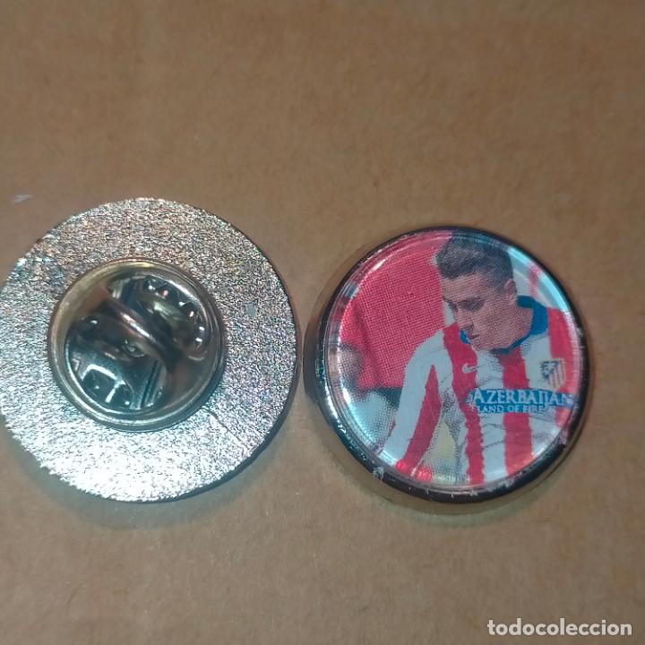 Collection pins: pin redondo metal - f&uacute;tbol equipo club Atl&eacute;tico de Madrid JUGADOR