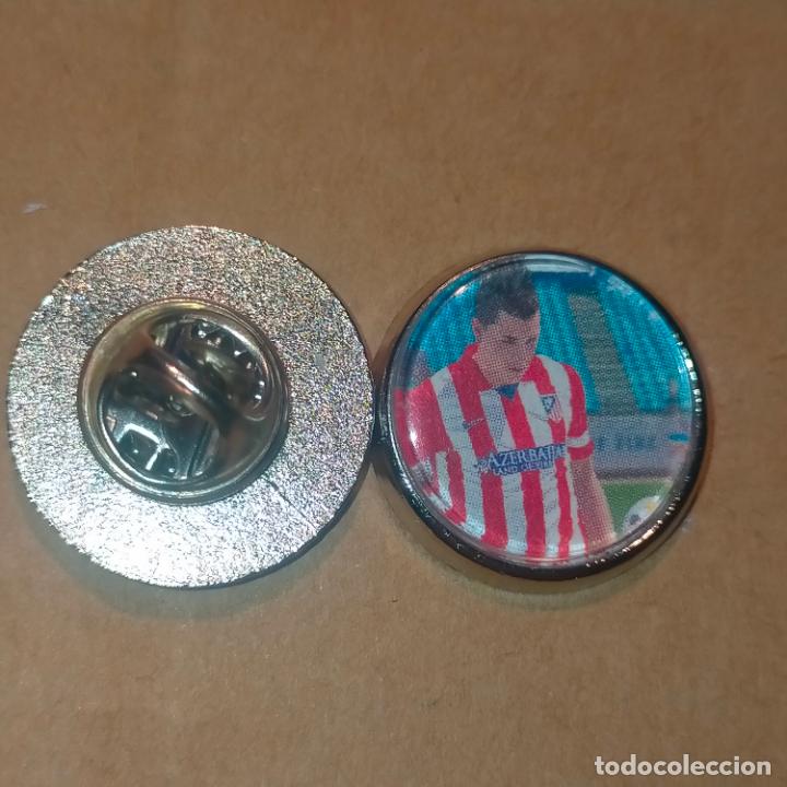 Pin's de collection: pin redondo metal - f&uacute;tbol equipo club Atl&eacute;tico de Madrid JUGADOR