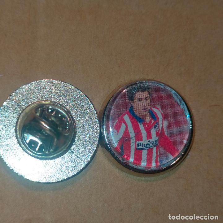 Collection pins: pin redondo metal - f&uacute;tbol equipo club Atl&eacute;tico de Madrid JUGADOR